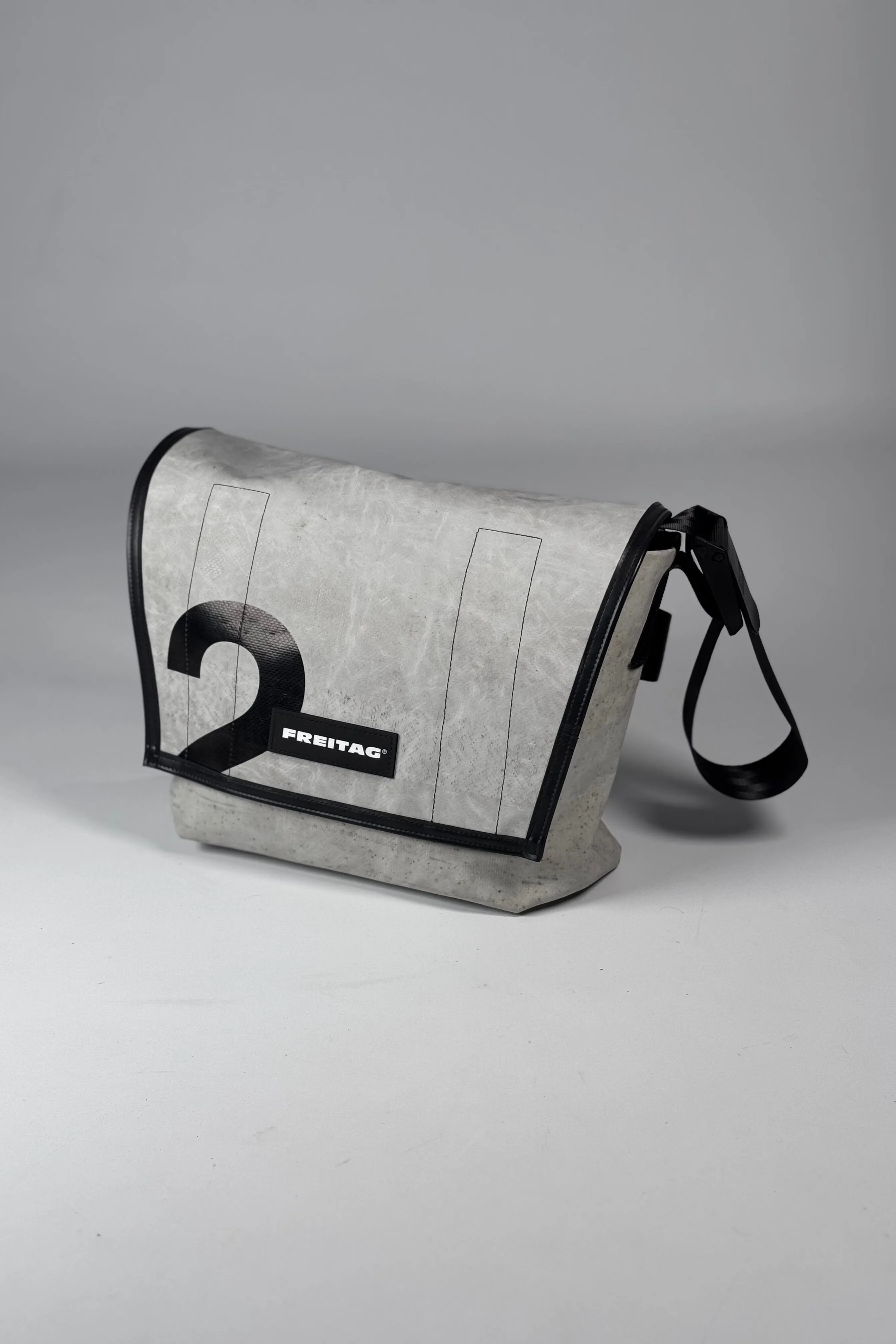 DEXTER F14 Messenger Classic Slim