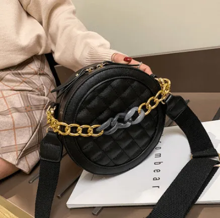 Large capacity single shoulder slung small round bag