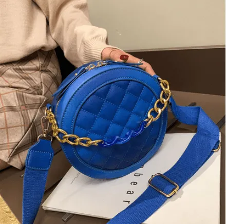 Large capacity single shoulder slung small round bag